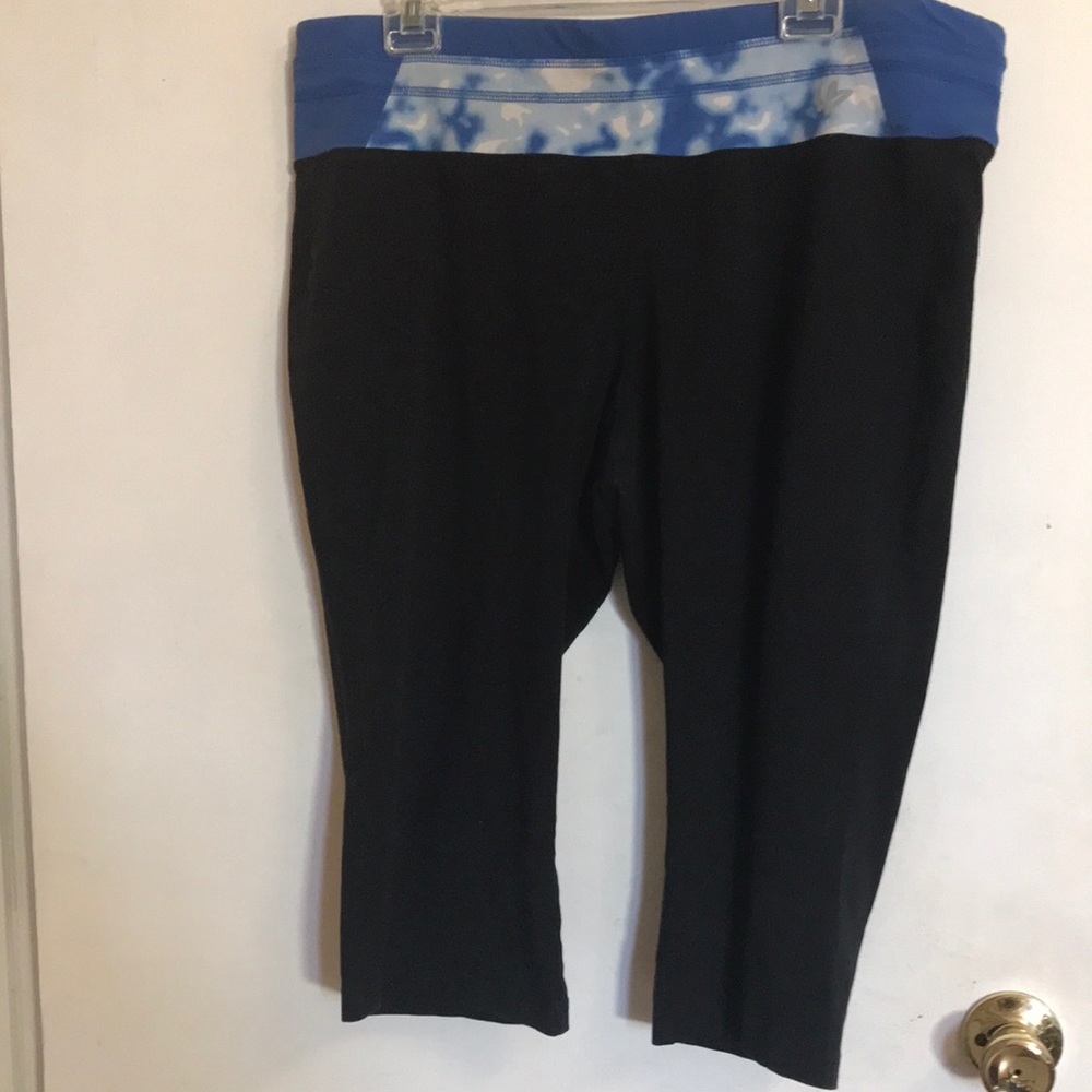 18/20 Women’s Plus Capri Activewear Elastic Waist Black and Blue Lounge Pants